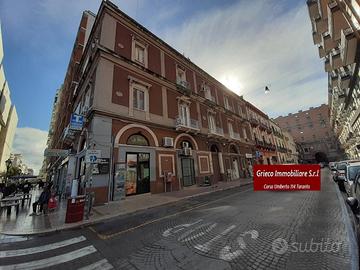 Via Cavour ang.Via D'Acquino plurivani s.ascensore