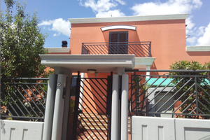 Villa con piscina due appartamenti + garage