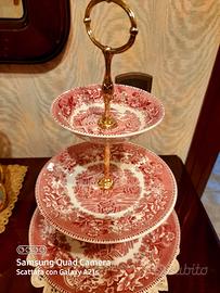 Alzata a tre piatti di Finissima Porcellana.