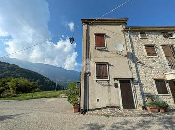CASA SEMINDIPENDENTE A FERRARA DI MONTE BALDO