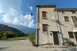 CASA SEMINDIPENDENTE A FERRARA DI MONTE BALDO