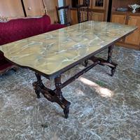 Tavolo effetto marmo e legno