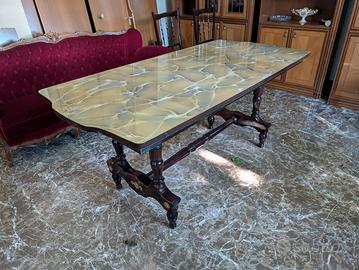 Tavolo effetto marmo e legno