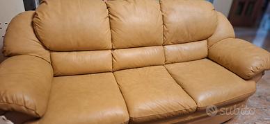 Divano beige in vera pelle