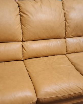Divano beige in vera pelle