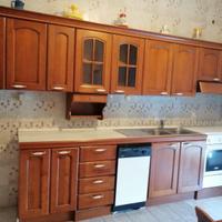 Cucina Berloni con tavolo e quattro sedie