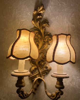 Appliques in legno con paralumi