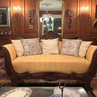 Divano Luigi Filippo a “barca”, noce massello, 800