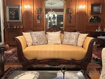 Divano Luigi Filippo a “barca”, noce massello, 800