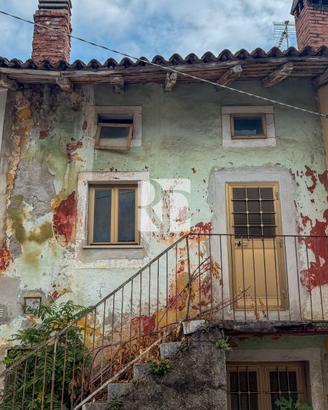 Rustico storico su due livelli + piano sottotetto