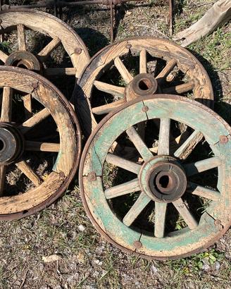 Ruote carro antiche in legno