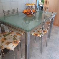 tavolo in vetro più sedie