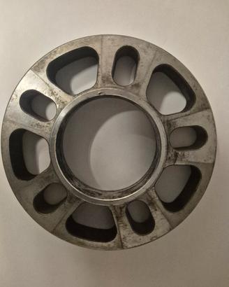 Distanziali per cerchi auto.