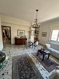 Appartamento 120 mq semi ammobiliato (CL)