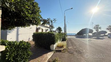 VILLA A SCHIERA D'ANGOLO A RACALE