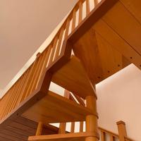 Scala a chiocciola in legno