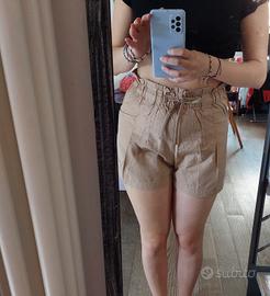 Pantaloncini bermuda beige a vita alta