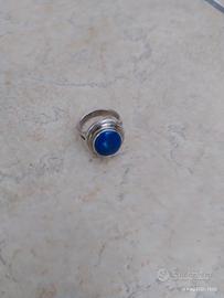 Anello con pietra
