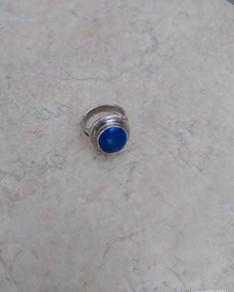 Anello con pietra