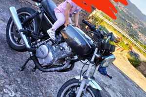 Yamaha xs 400 cafe racer