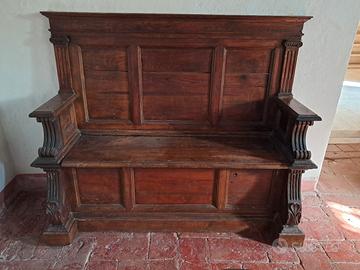 Antica cassapanca con schienale