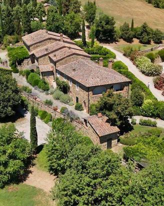Rustico / Casale di 1255 m² con box auto a Sinalun