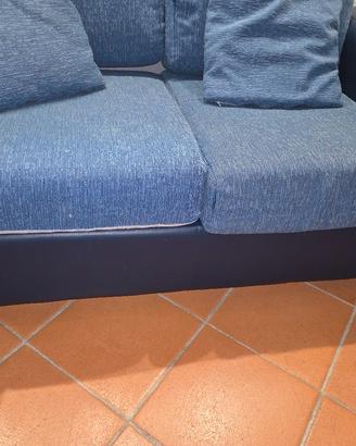 Divano 2 posti blu usato