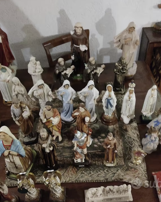 Statue santi crocifissi arazzi stole sacerdotali