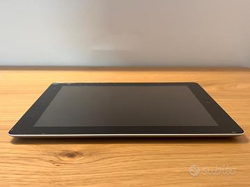 iPad 4ª Generazione A1460 + Costodia e Auricolari
