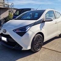 TOYOTA Aygo Connect 1.0 VVT-i 72 CV 5 porte x-co