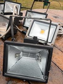 Fari per illuminazione da esterni