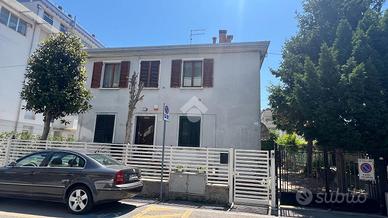 CASA SEMINDIPENDENTE A RIMINI