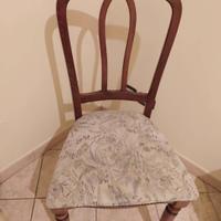 Sei sedie imbottite.