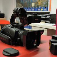 Videocamera Sony HXR-NX80 NXCAM (HXR-NX80) + 2 bat