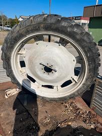 Gomme Taurus complete di cerchio e flangia 9.5 R48