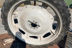 Gomme Taurus complete di cerchio e flangia 9.5 R48