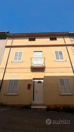 Guspini - Ampia indipendente con cortile