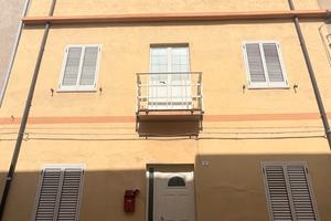 Guspini - Ampia indipendente con cortile