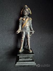 La statuetta raffigura Federico il Grande (Friedri