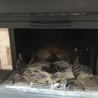 Camino in ghisa con rivestimento