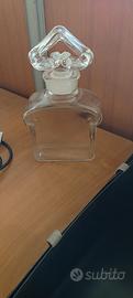 flacone di profumo vuoto