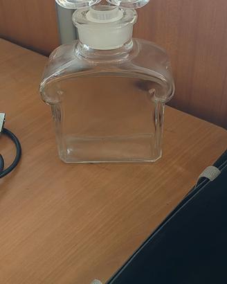 flacone di profumo vuoto