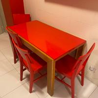 Tavolo e sedie da cucina