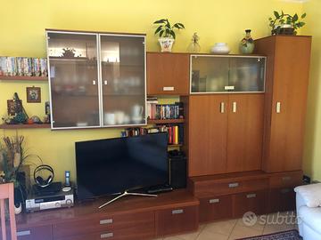 Mobile da soggiorno in ciliegio