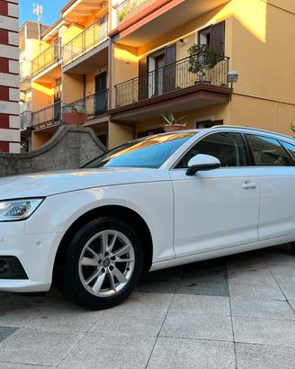 Audi A4 B9 35 2.0 TDI 150 cv - full optionl