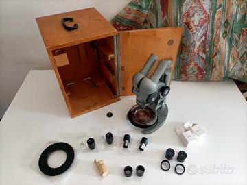 Microscopio Zeiss con oculari ed accessori