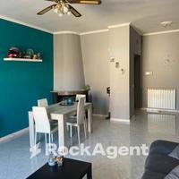 QUADRILOCALE IN VIA MOTEMARANO