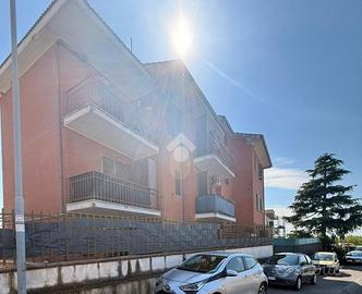 2 LOCALI A CASTEL GANDOLFO