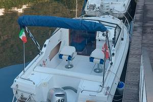 Barca semicabinato Hellas