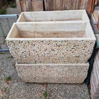 Fioriera in cemento finitura ghiaino lavato 